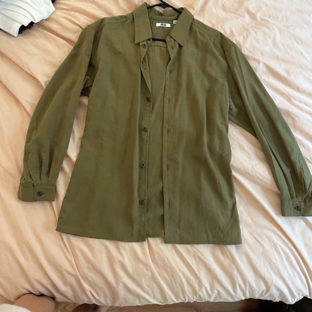 NWOT: Uniqlo U Button Down Shirt in Green